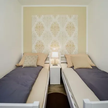 Apartma Royal Family